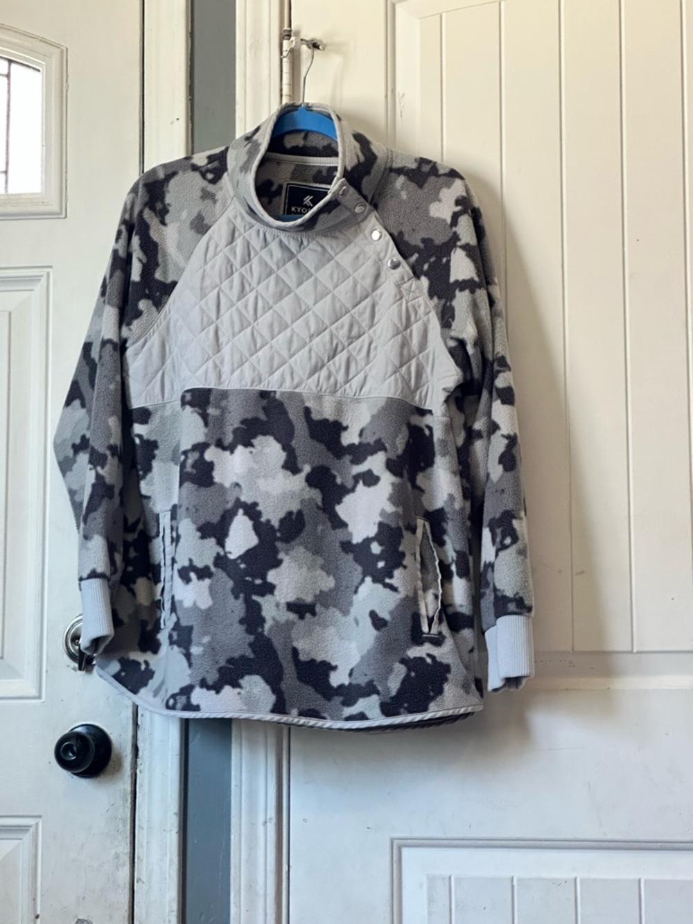 Kyodan Outdoor Gray Camo Quilted Snap Neck Fleece Pullover XL